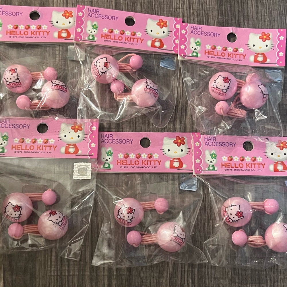 Super rare find! Hello Kitty Pink Hair Accessories Set